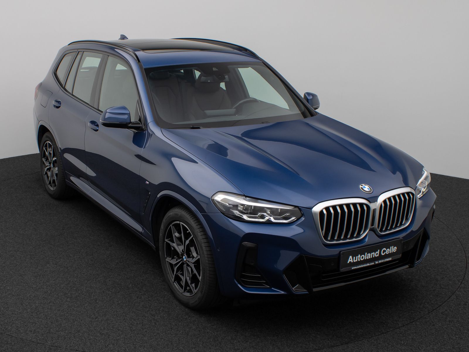 Fahrzeugabbildung BMW X3 xD20i  M Sport Panorama Kamera HUD AHK 19Zoll