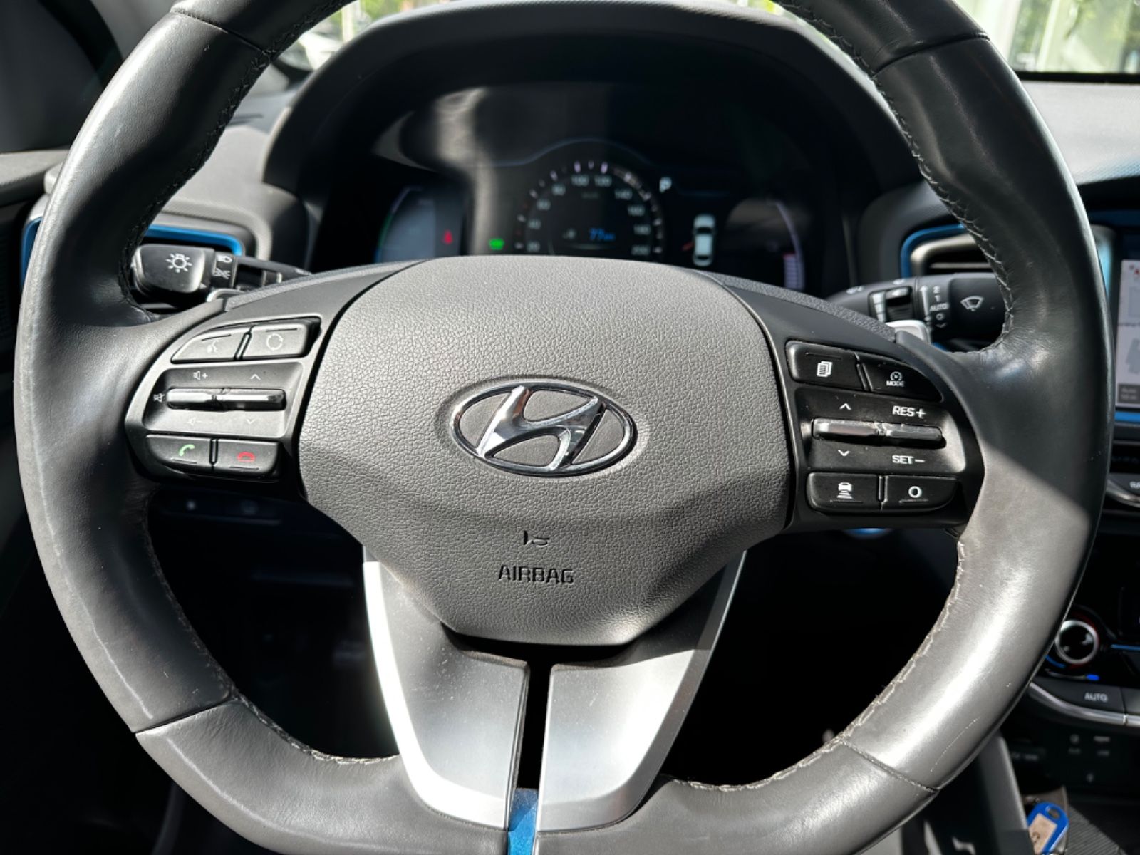 Fahrzeugabbildung Hyundai IONIQ Hybrid 1.6 GDI Style NAVI XENON RFK