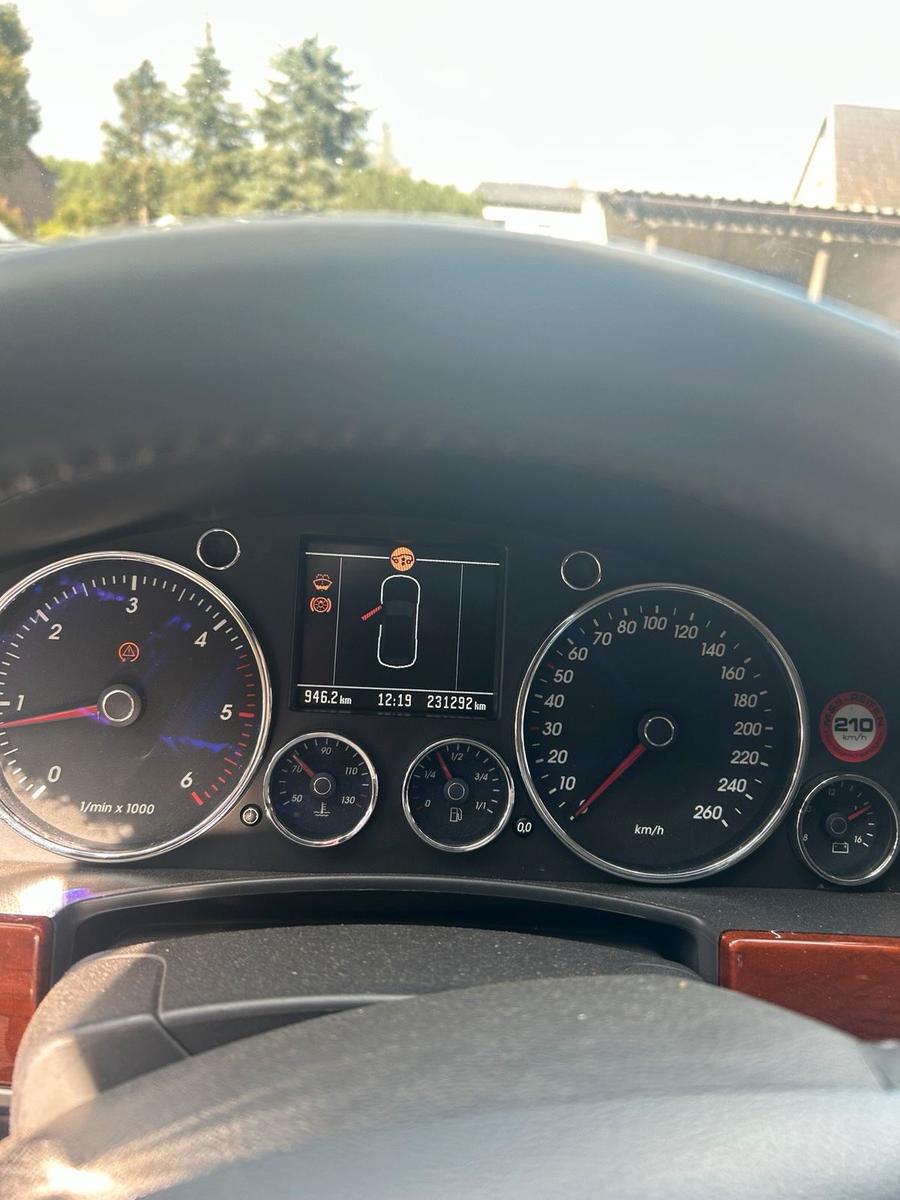 Volkswagen Touareg 2004 — photo 8