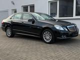Mercedes-Benz E 200 Limousine CGI BlueEfficiency AHK/NAVI - Mercedes-Benz E 200 mit Benzin-Antrieb: Luftfederung, Limousine
