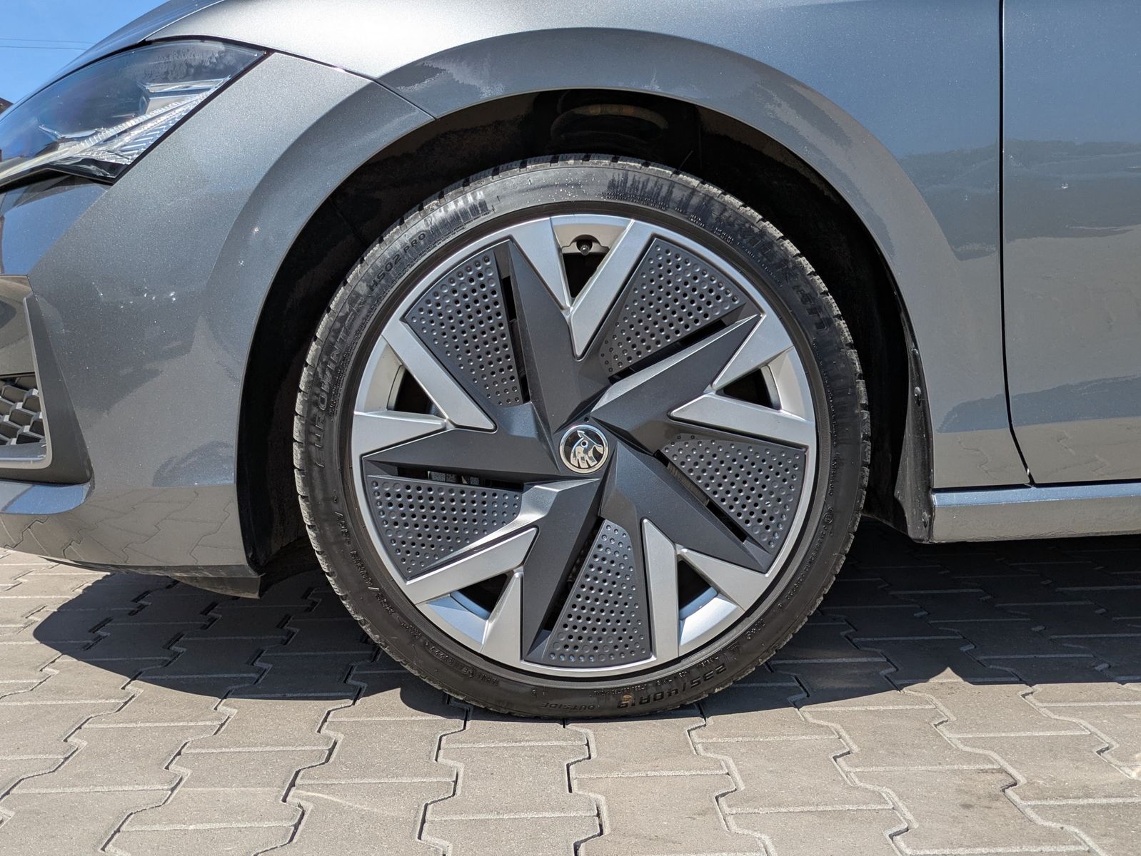 Fahrzeugabbildung SKODA Superb 2.0 TDI 4x4 Selection MATRIX*AHK*PANO*19"