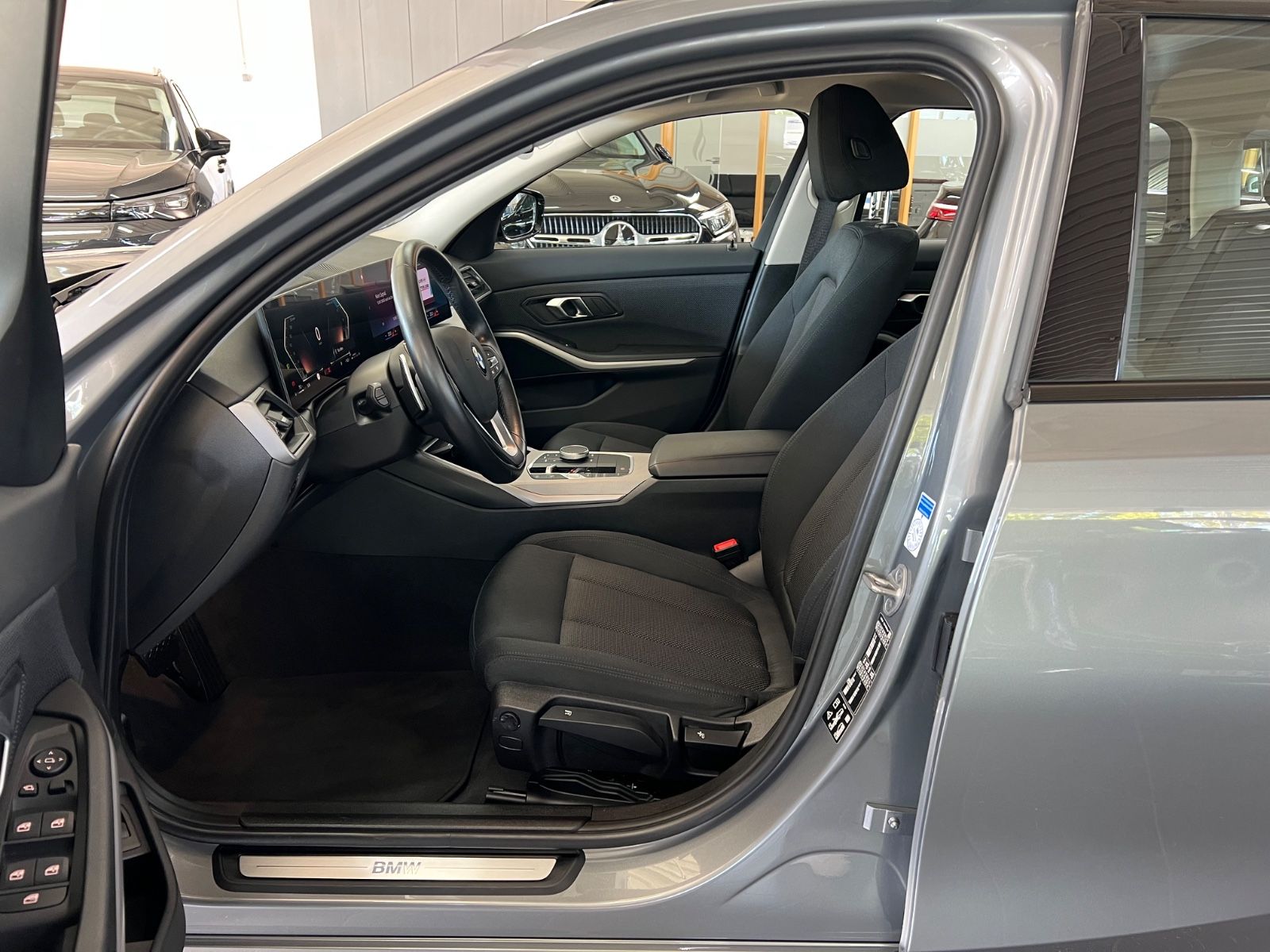BMW 320 d xDrive Touring III DRIVING ASSISTANT III foto 22