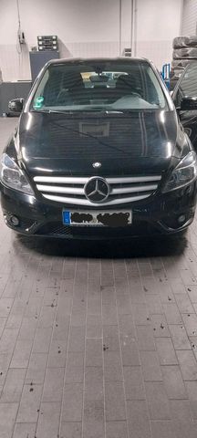 Mercedes-Benz Mercedes Benz B180 Benziner mit 122 Ps/90KW