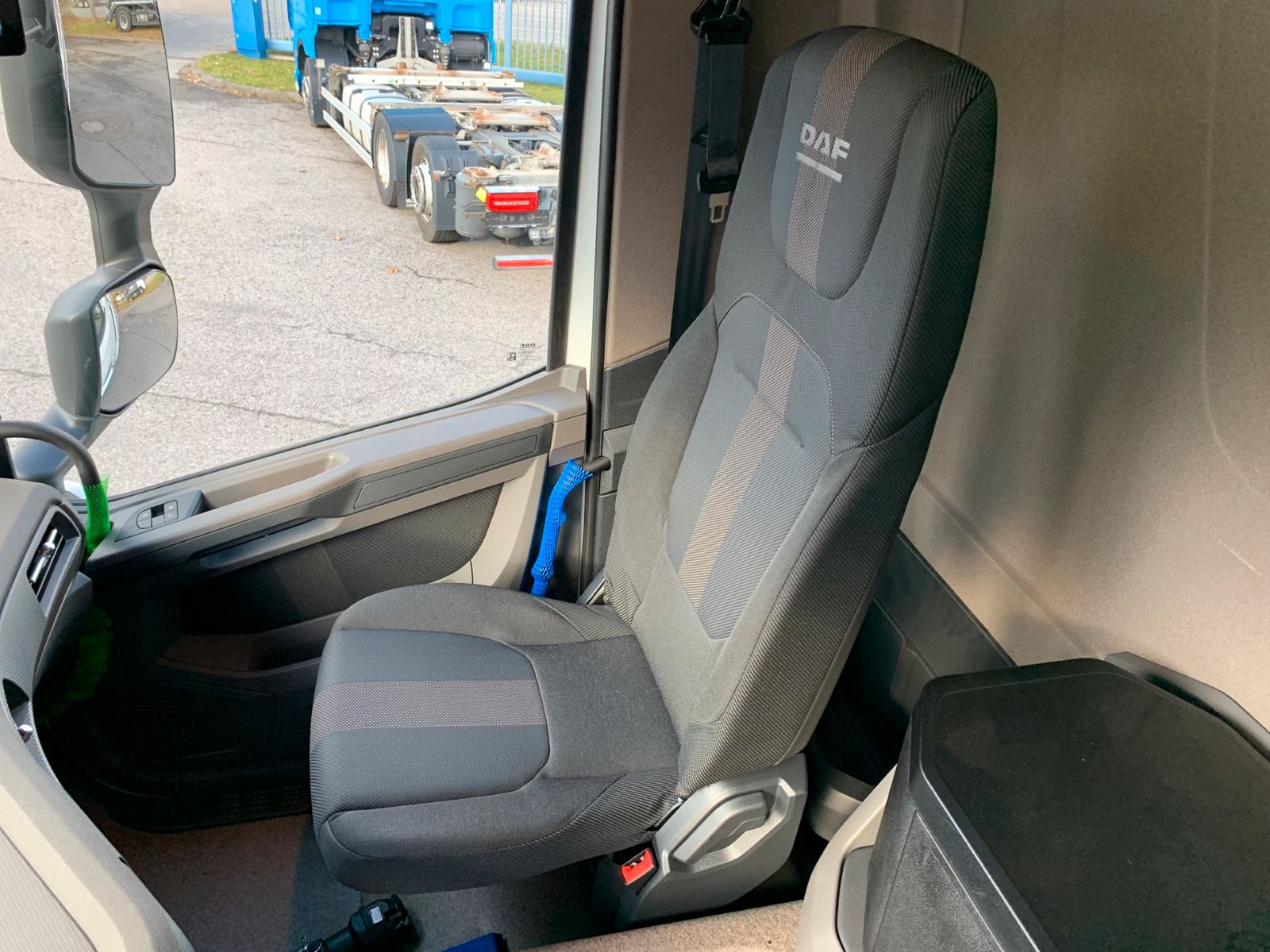 Fahrzeugabbildung DAF FA XD 370 zikun Swing-Board-Aufbau