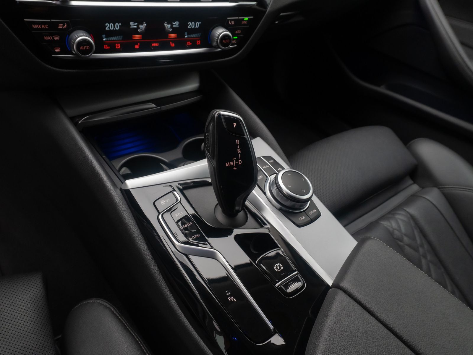 Fahrzeugabbildung BMW 520e Alarm 4xKlima Kamera HUD DAB DisplKey Sport