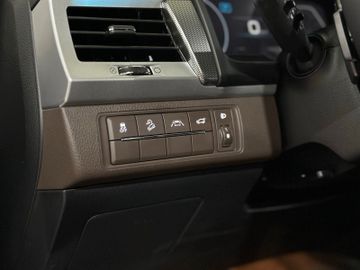 Fahrzeugabbildung Ssangyong REXTON 2.2D Sapphire*SONDERLACKIERUNG BLACKLINE*