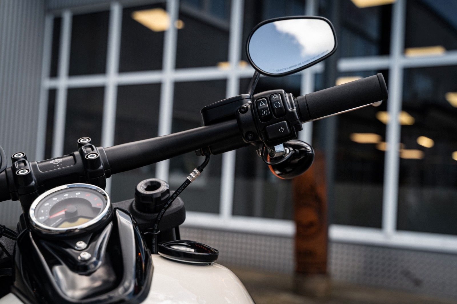 Fahrzeugabbildung Harley-Davidson FAT BOB 114 cui SOFTAIL - JEKILL & HYDE