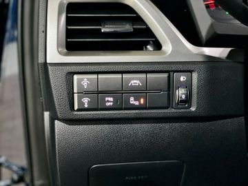 Fahrzeugabbildung Ssangyong Korando **SONDERMODELL RUBY**ASSISTENZSYSTEME**