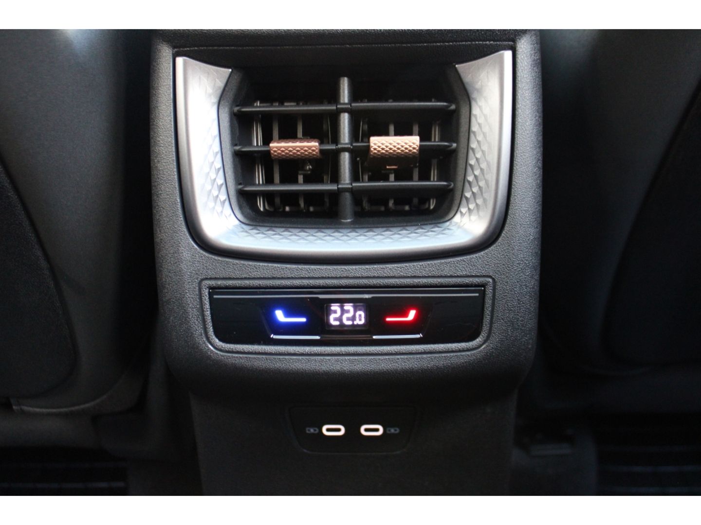CUPRA Terramar 2.0 TSI 195 kW 4Drive VZ AHK Pano Navi - Image 30