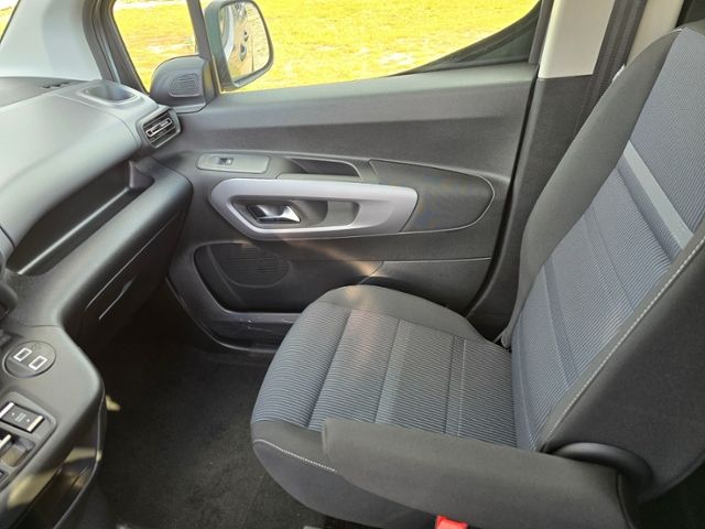 Fahrzeugabbildung Fiat Doblò Kombi L2 XL Länge 2 Rollstuhlrampe