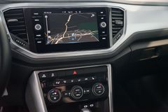 VW T-Roc 2.0 TDI Active | Navi | App | ACC | AHK VW T-Roc 2.0 TDI Active | Navi | App | ACC | AHK