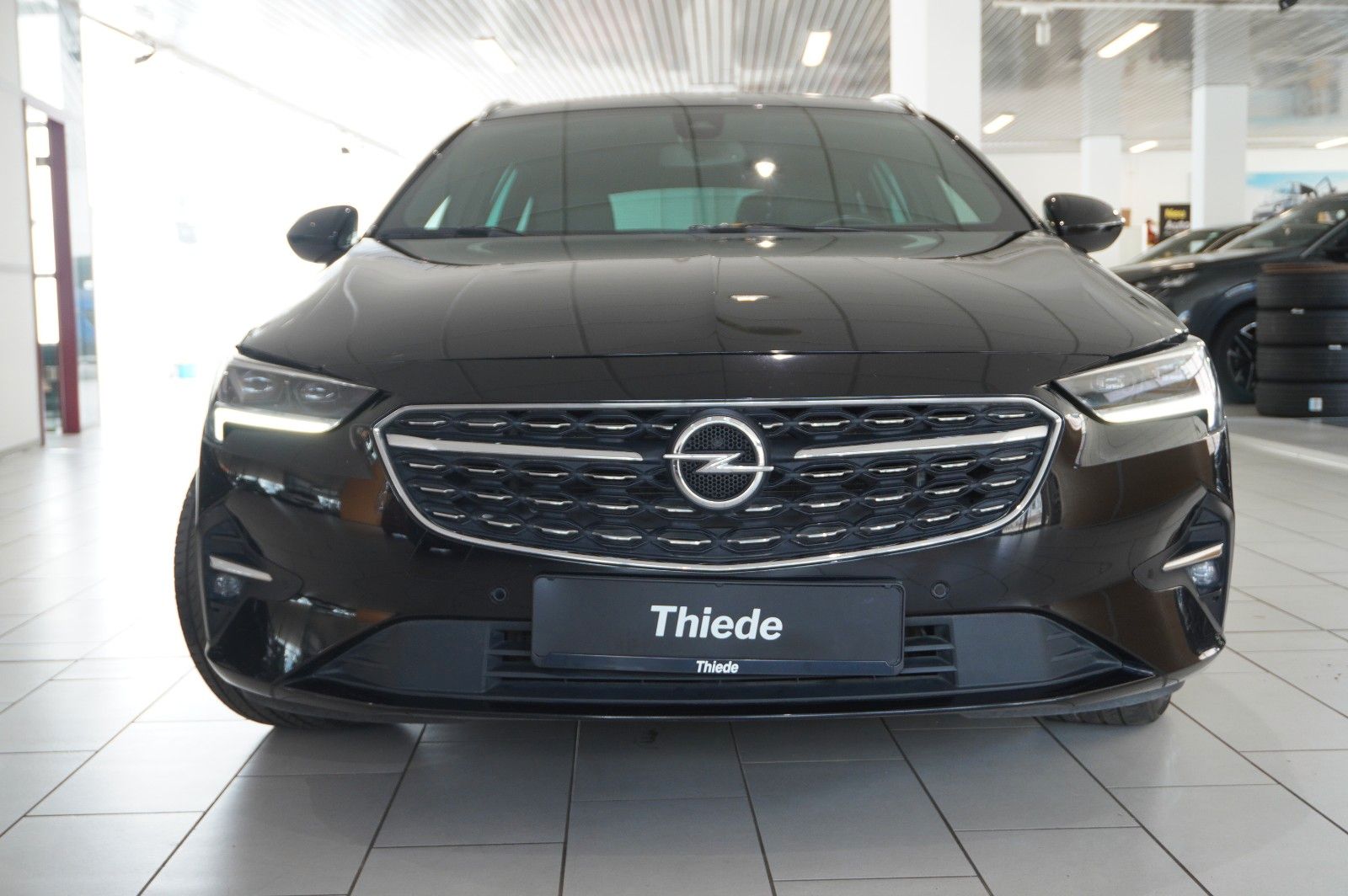 Fahrzeugabbildung Opel Insignia B ST 2.0D ELEGANCE 4X4 NAVI/HUD/BOSE/AH