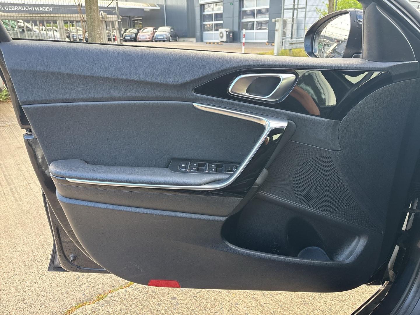 Kia Ceed_sw Vision 1.4 T NAV KOMF CarPlay Android Au