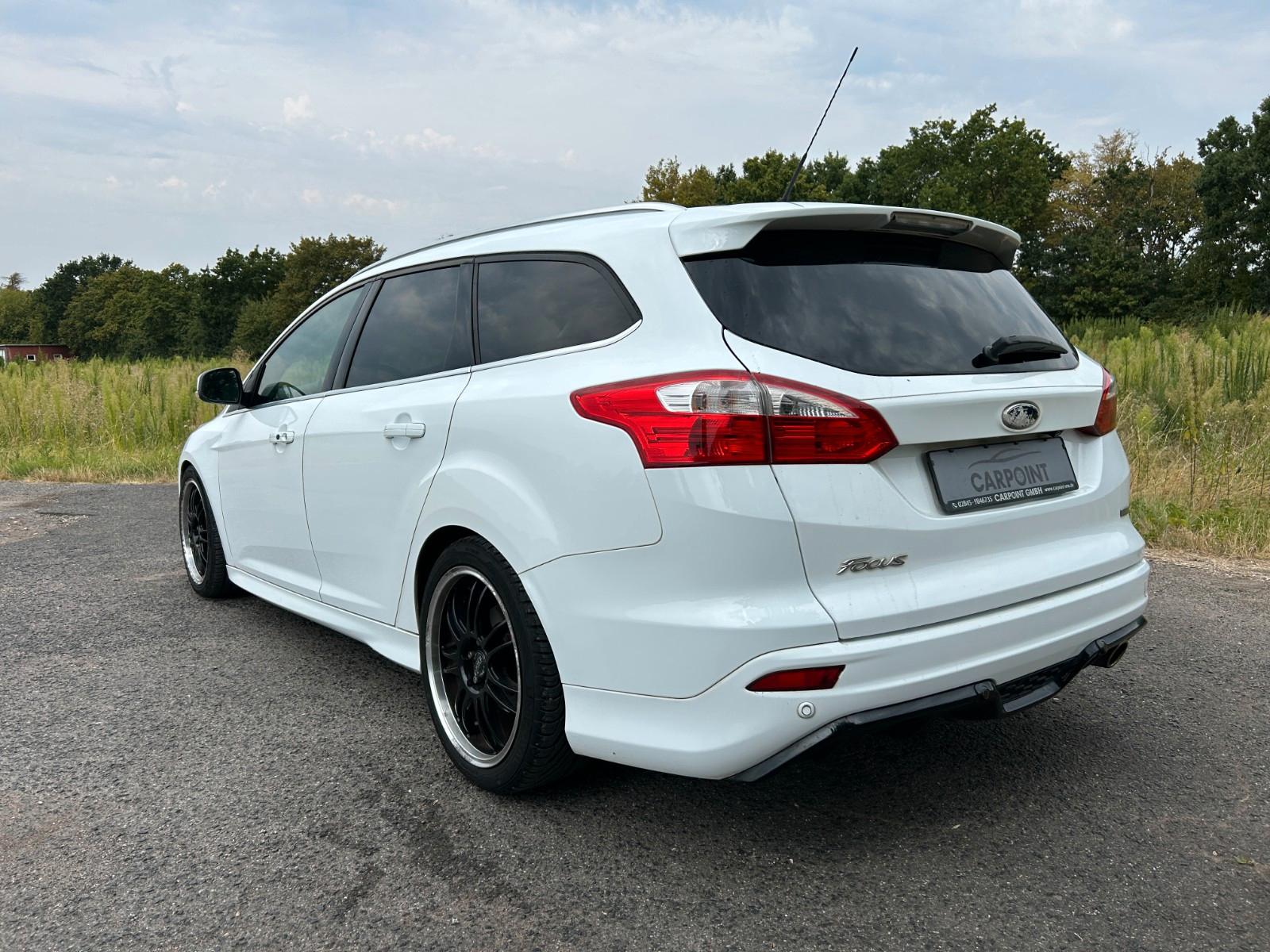 Ford Focus 2013 — interior