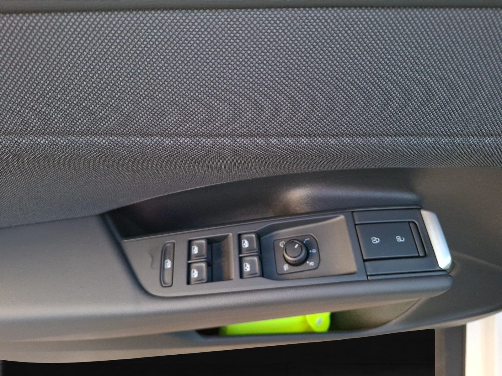 Fahrzeugabbildung Volkswagen T-Roc eTSI  Life DSG LEDplus Navi AID ACC RFK SH