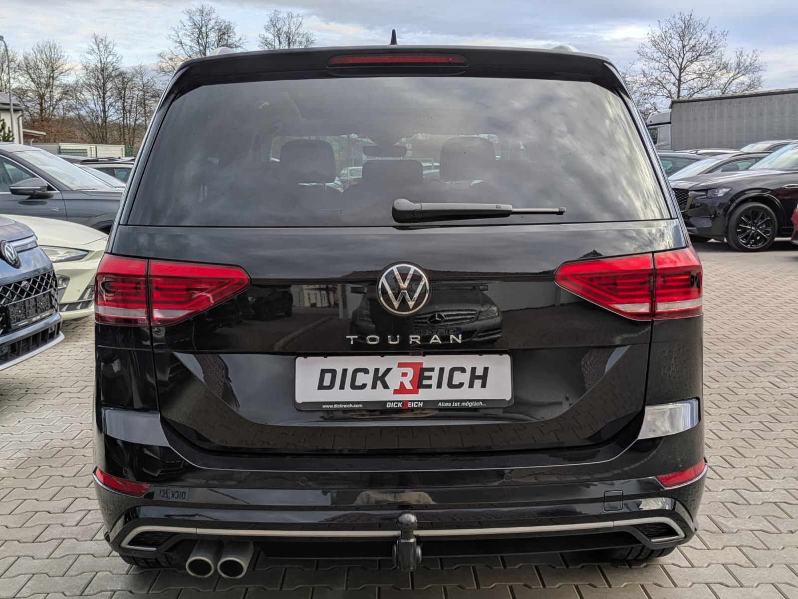 Fahrzeugabbildung Volkswagen Touran 2.0 DSG R-Line High. Pano 7-Si IQ.Dri AHK