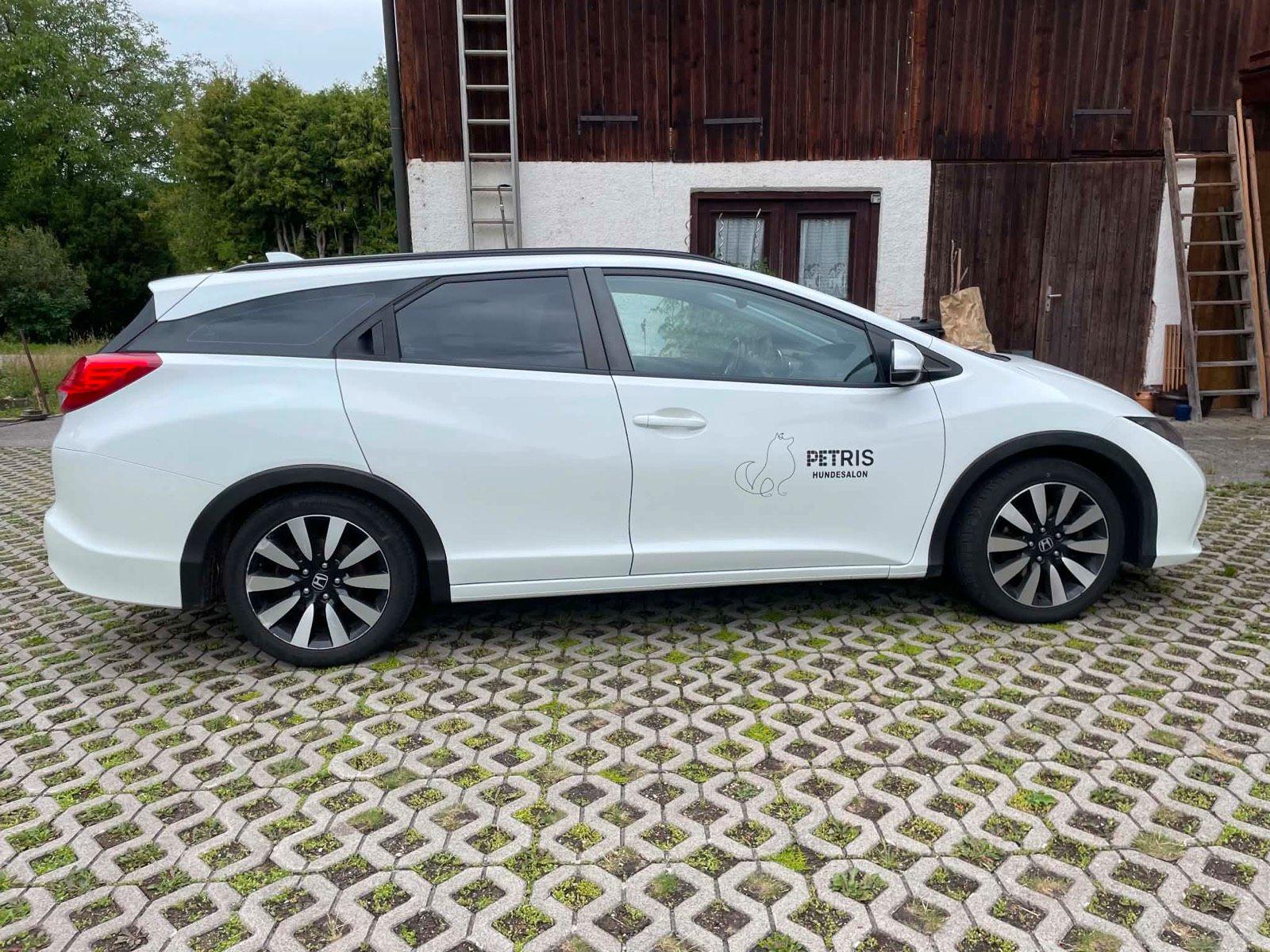 Opel Astra 2015 — rear view