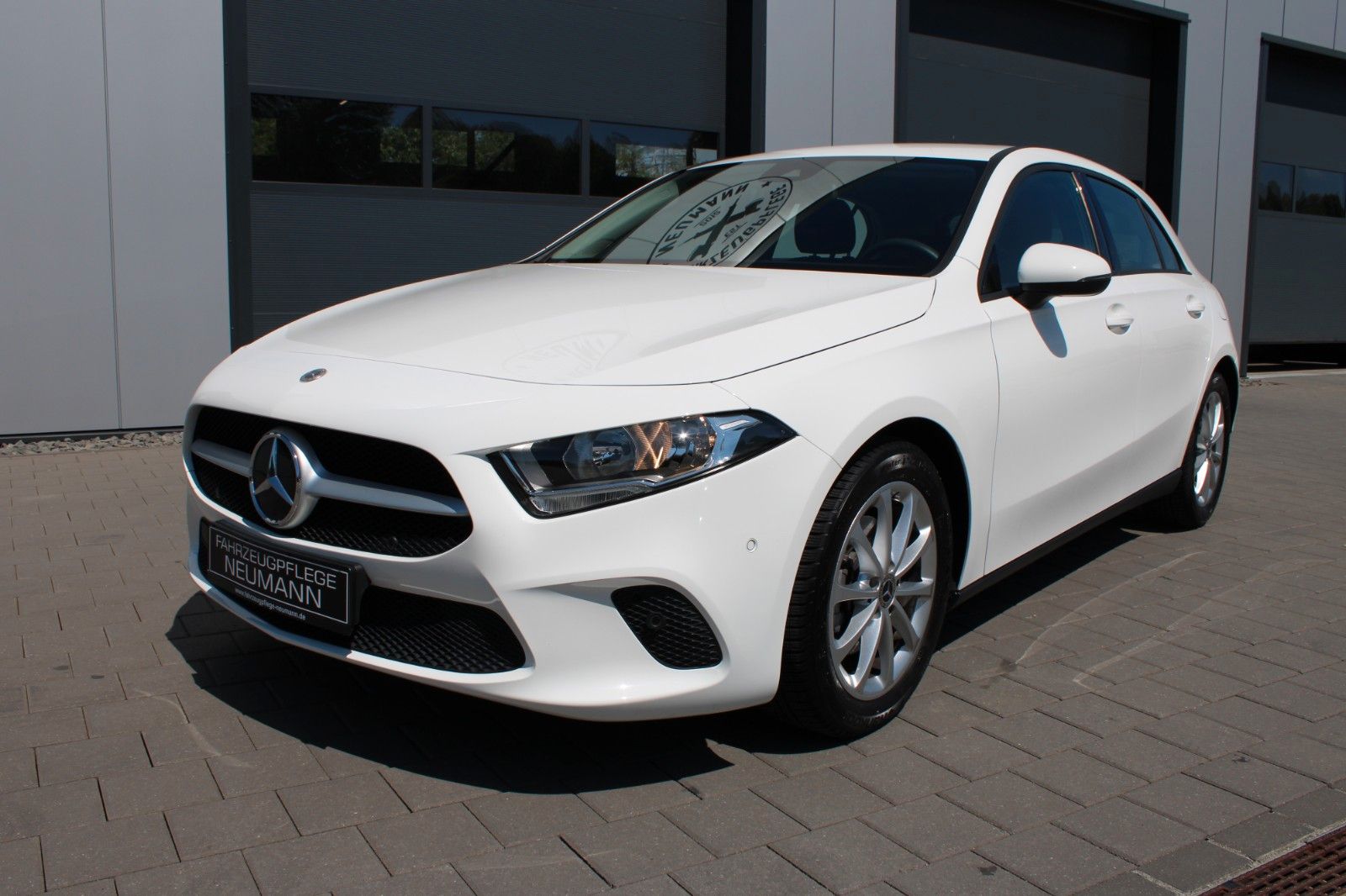 MERCEDES-BENZ A 200 NAVI PDC ALU KLIMA SHZ AUT