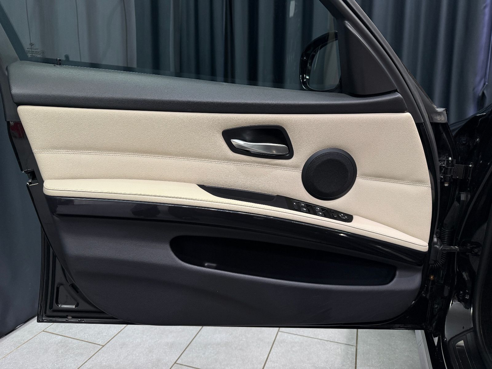 Fahrzeugabbildung BMW 335 i xDrive Touring|LEDER|NAVI|PANO