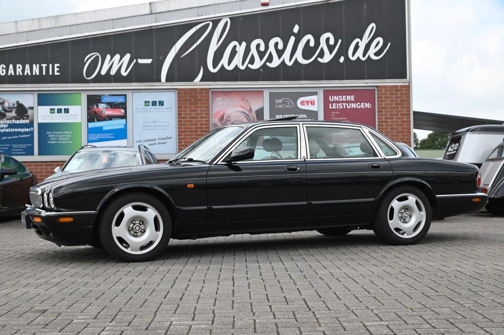 Jaguar XJ8