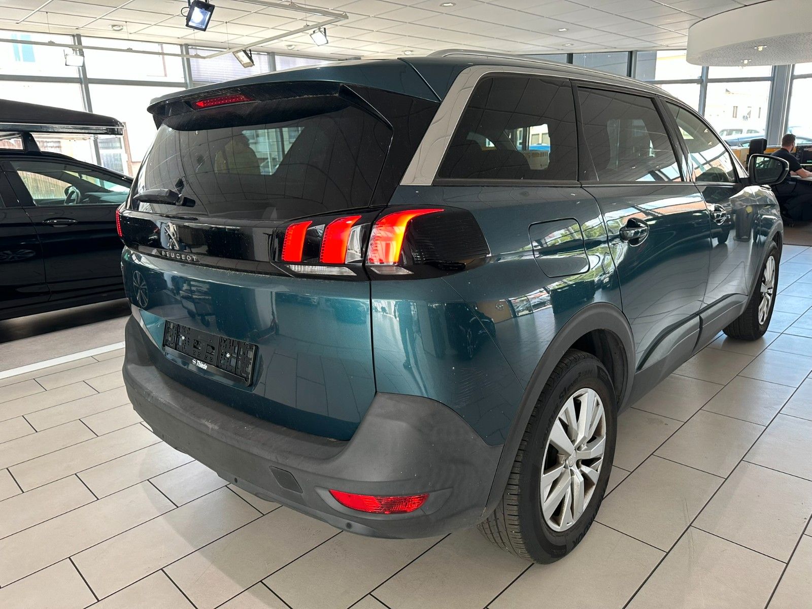 Fahrzeugabbildung Peugeot 5008 Active Busines 1.2 VIRTUAL/NAVI/PDC+CAM/LED