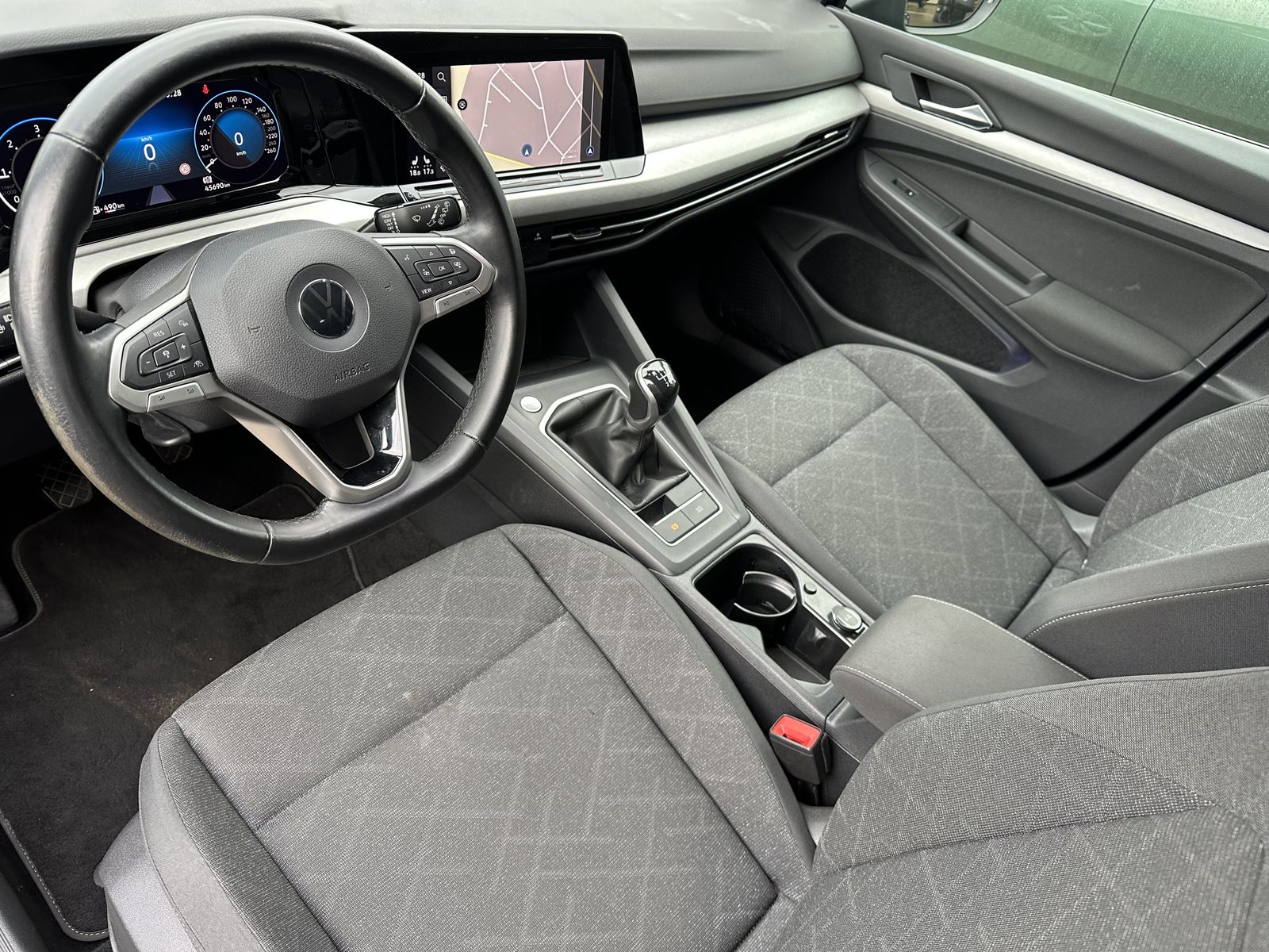 Fahrzeugabbildung Volkswagen Golf Variant 2.0 TDI Life NAV+LED+ACC+PP+SHZ+1HD