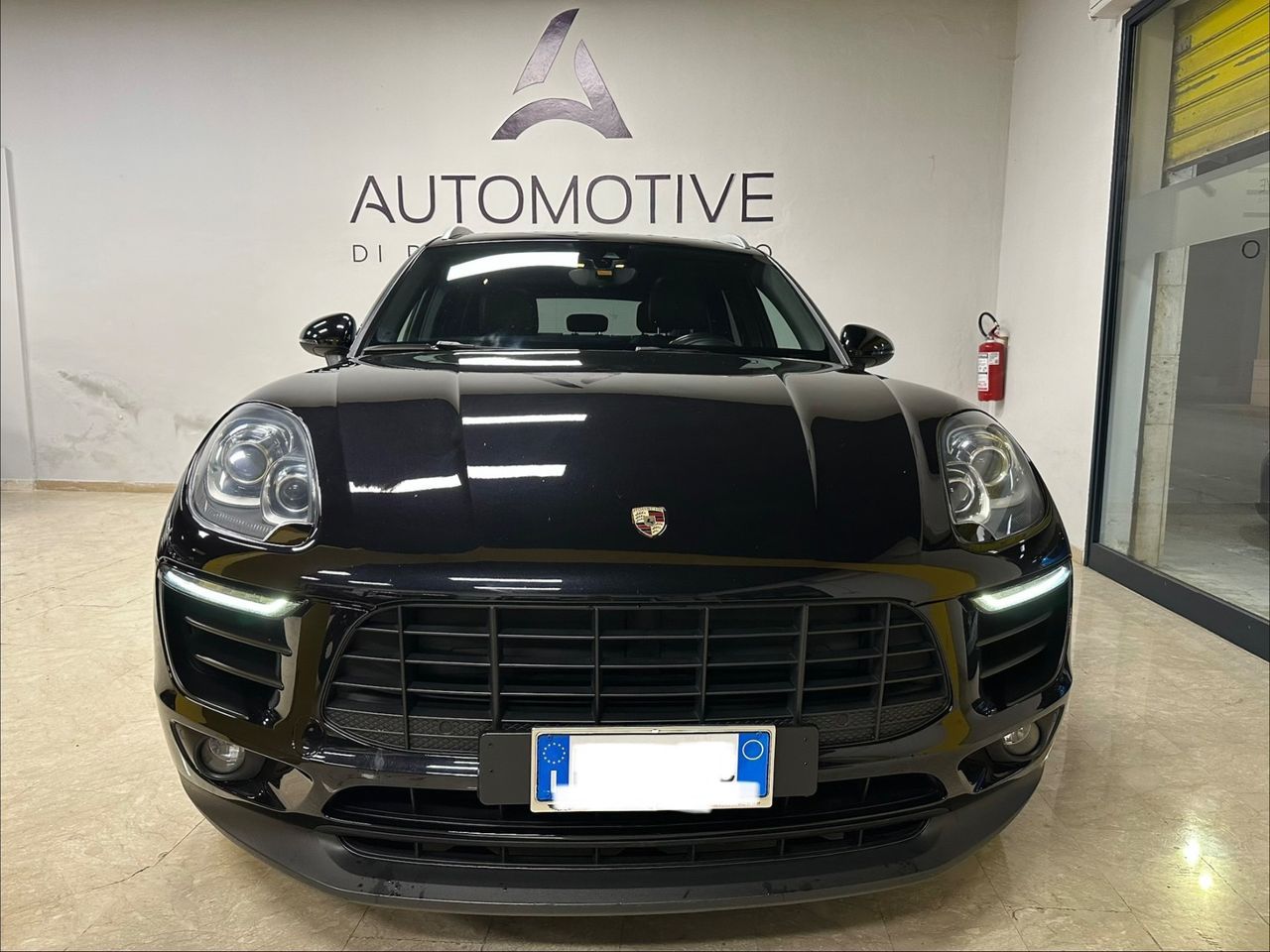 PORSCHE Macan