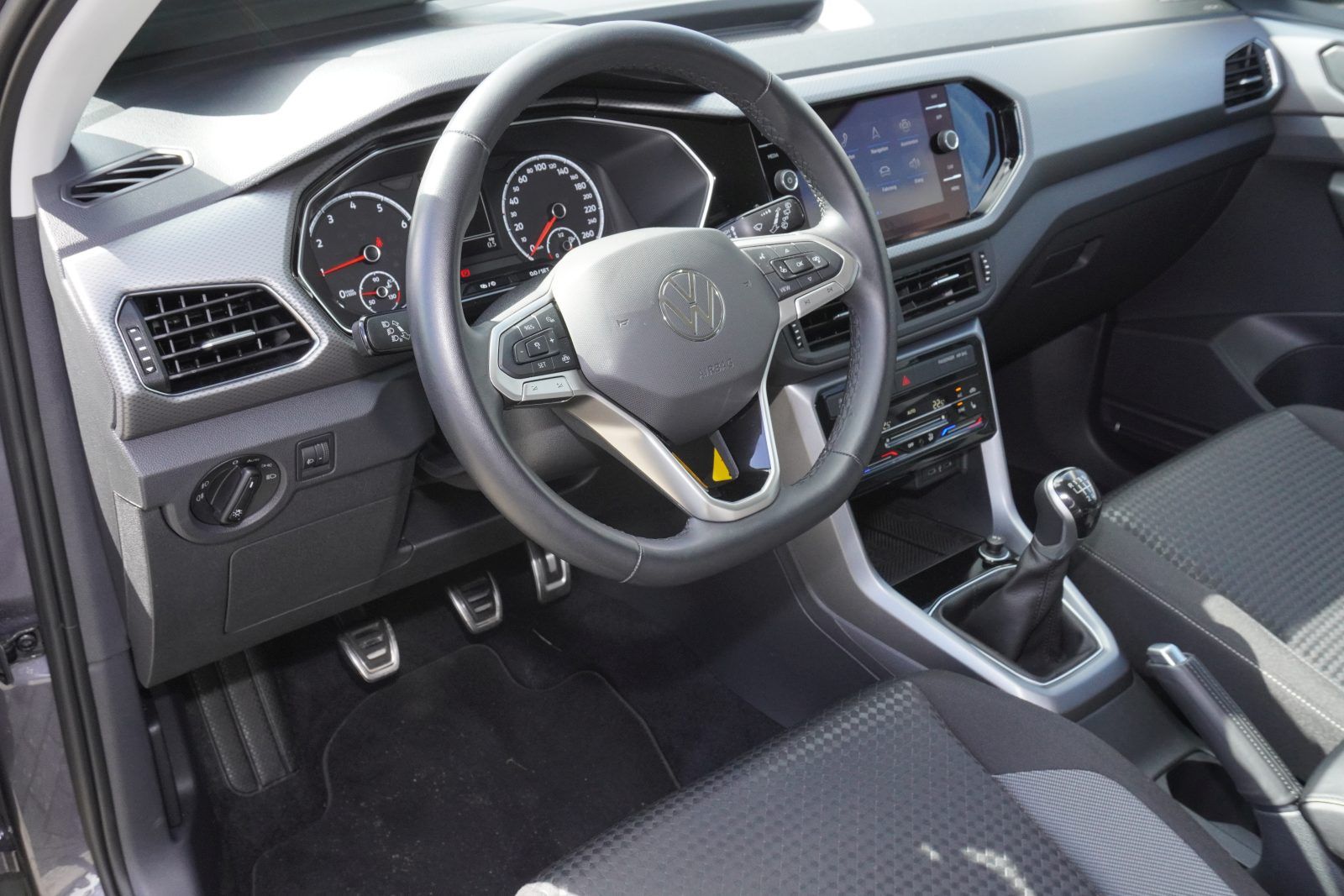 Fahrzeugabbildung Volkswagen T-Cross 1.0 TSI Active Alu Sitzh. ACC Kamera App