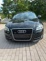 Audi A3 8P Sportback Allrad - Audi A3 aus 2012 mit Diesel-Antrieb: Kombi