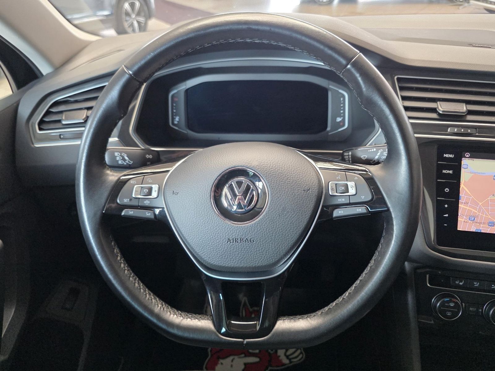 Fahrzeugabbildung Volkswagen Tiguan R-Line/Pano/Keyless/LED/Virtual/Dynaudio