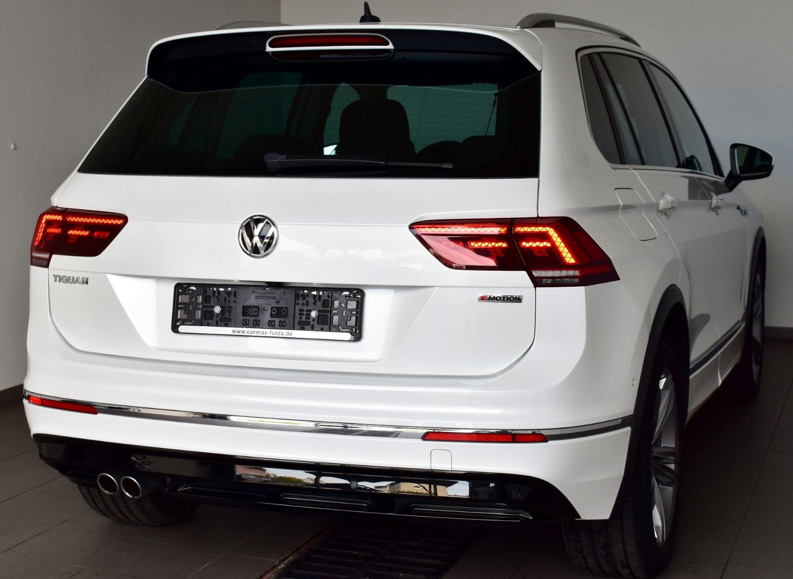 Fahrzeugabbildung Volkswagen Tiguan Highline/R Line 4M,Navi,Kamera,AHK,ACC+WR