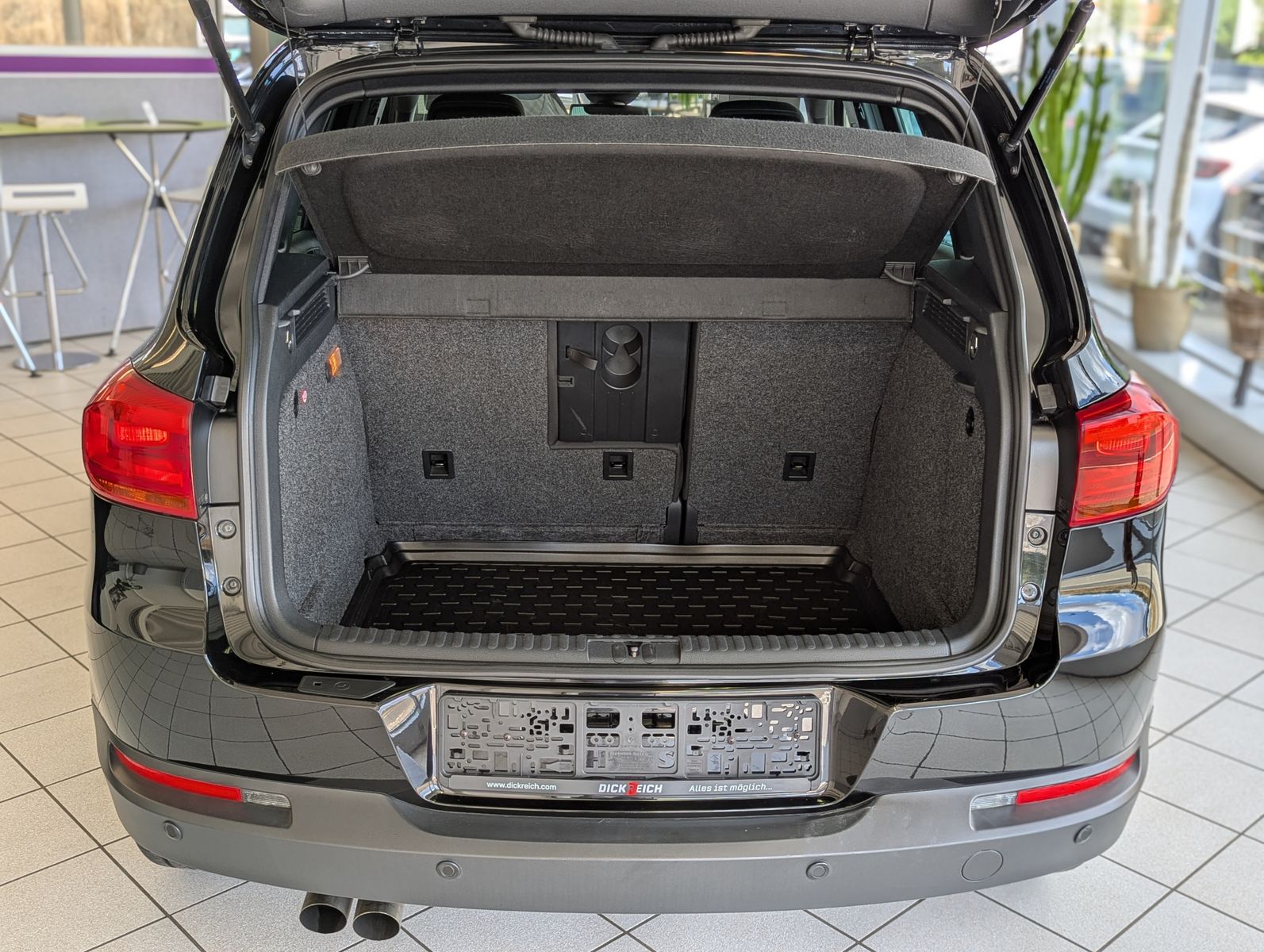 Fahrzeugabbildung Volkswagen Tiguan 1.4 TSI DSG Lounge DYNAUDIO AHK Kamera
