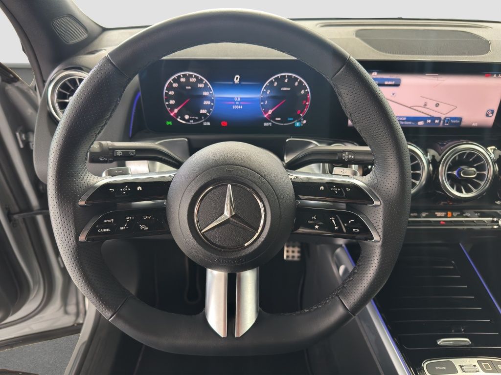 Fahrzeugabbildung Mercedes-Benz GLB 200 AMG*Night*LED*KeyLess*PDC*ParkAss*RFK