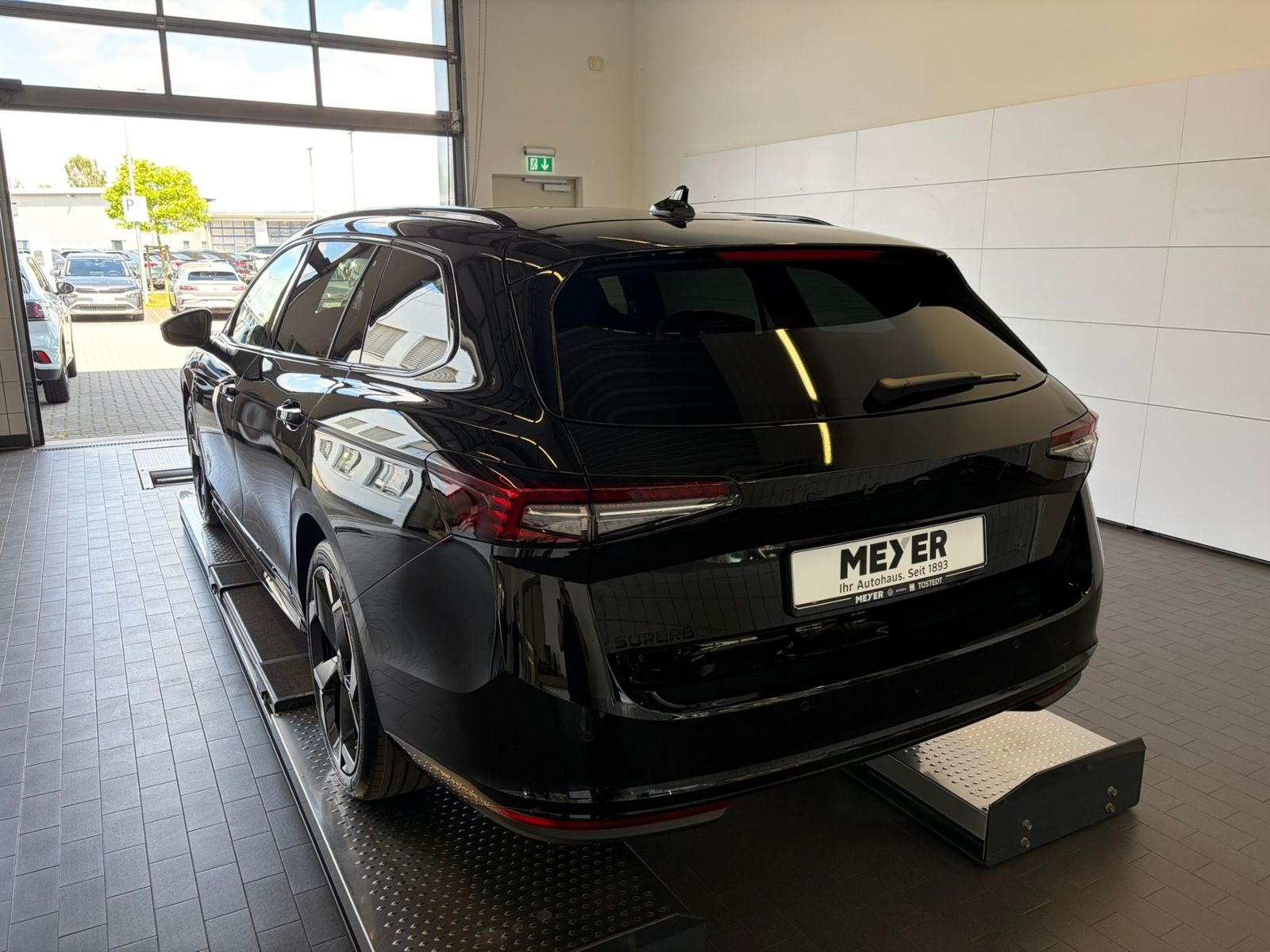 Fahrzeugabbildung SKODA Superb Combi  Sportline 1.5 TSI IV DSG *AHK,Navi