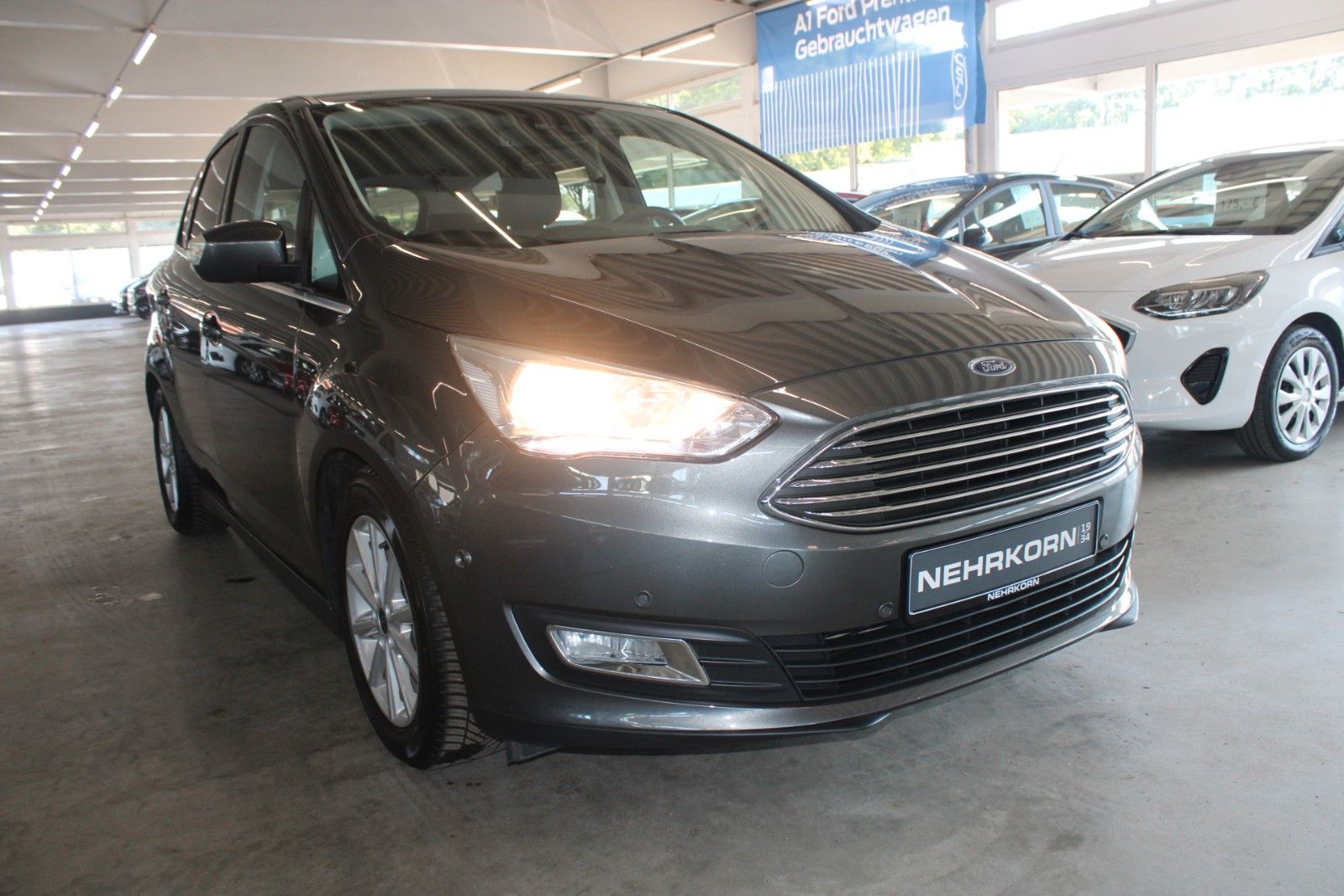 Fahrzeugabbildung Ford C-Max 1,5 Titanium Automatik NAVI AHK WinterPak