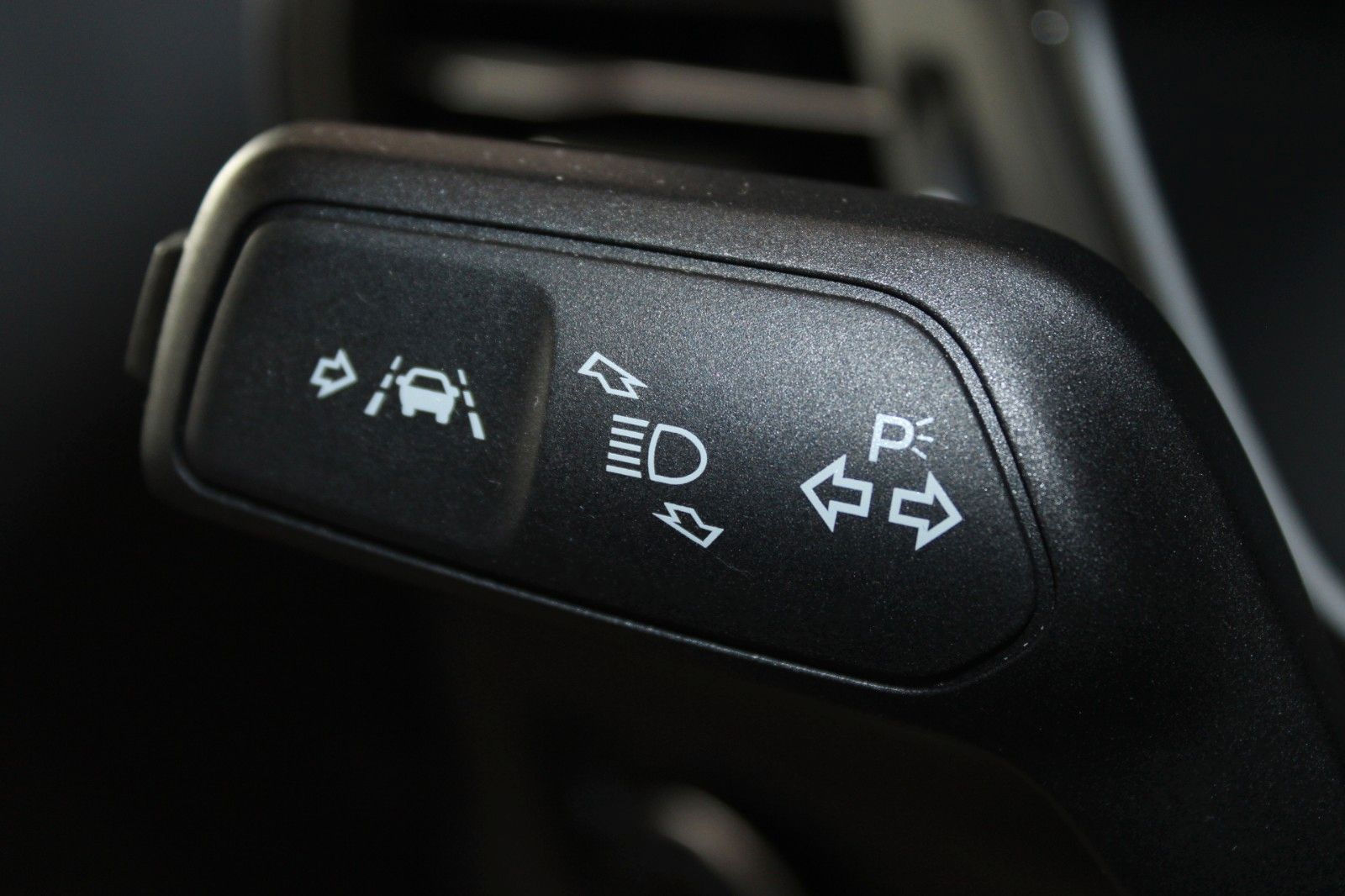 Fahrzeugabbildung Ford Focus ST-Line Turnier LED Park + Winter Paket
