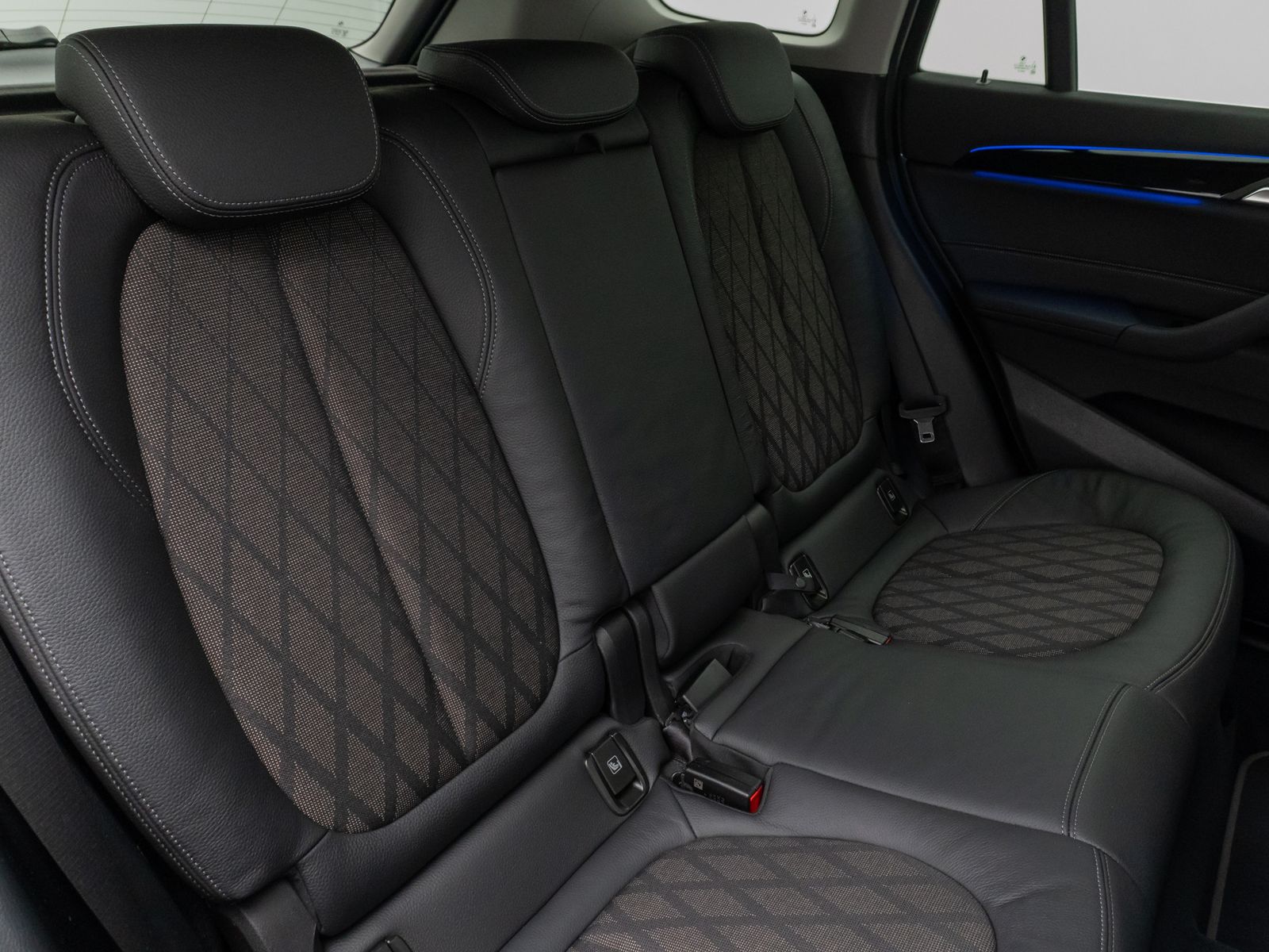 Fahrzeugabbildung BMW X1 sD18i xLine Kamera DAB HiFi DrivAssist Sport