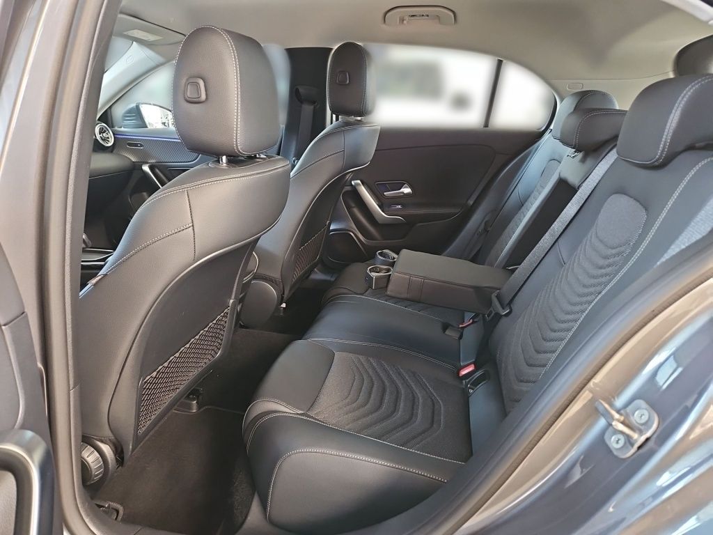Fahrzeugabbildung Mercedes-Benz A 180 Progressive Navi LED SpurH SHZ KeyLess KAM