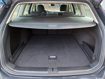 Fahrzeugabbildung Volkswagen Passat Variant 2.0 TDI Trendline Navi/ACC/SHZ/BT