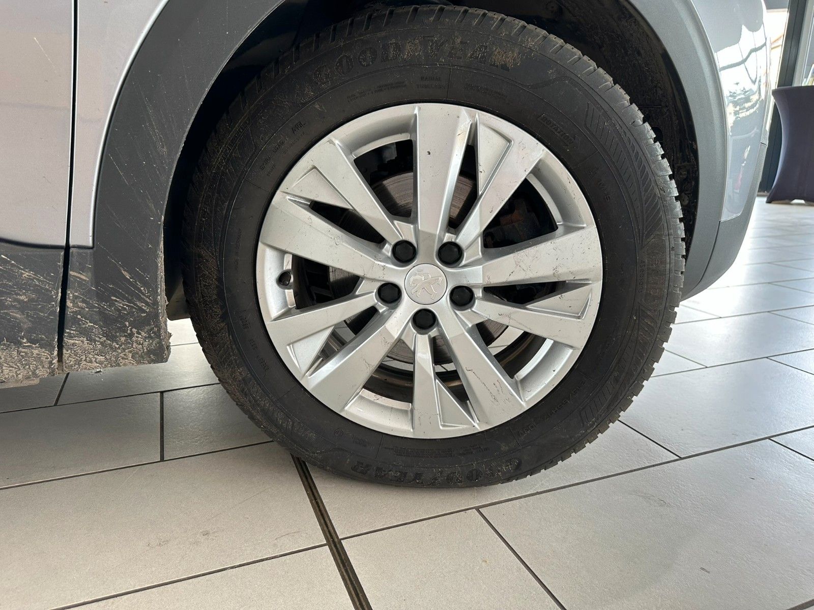 Fahrzeugabbildung Peugeot 5008 Active 1.5D NAVI/LED/PDC/TEMPOMAT