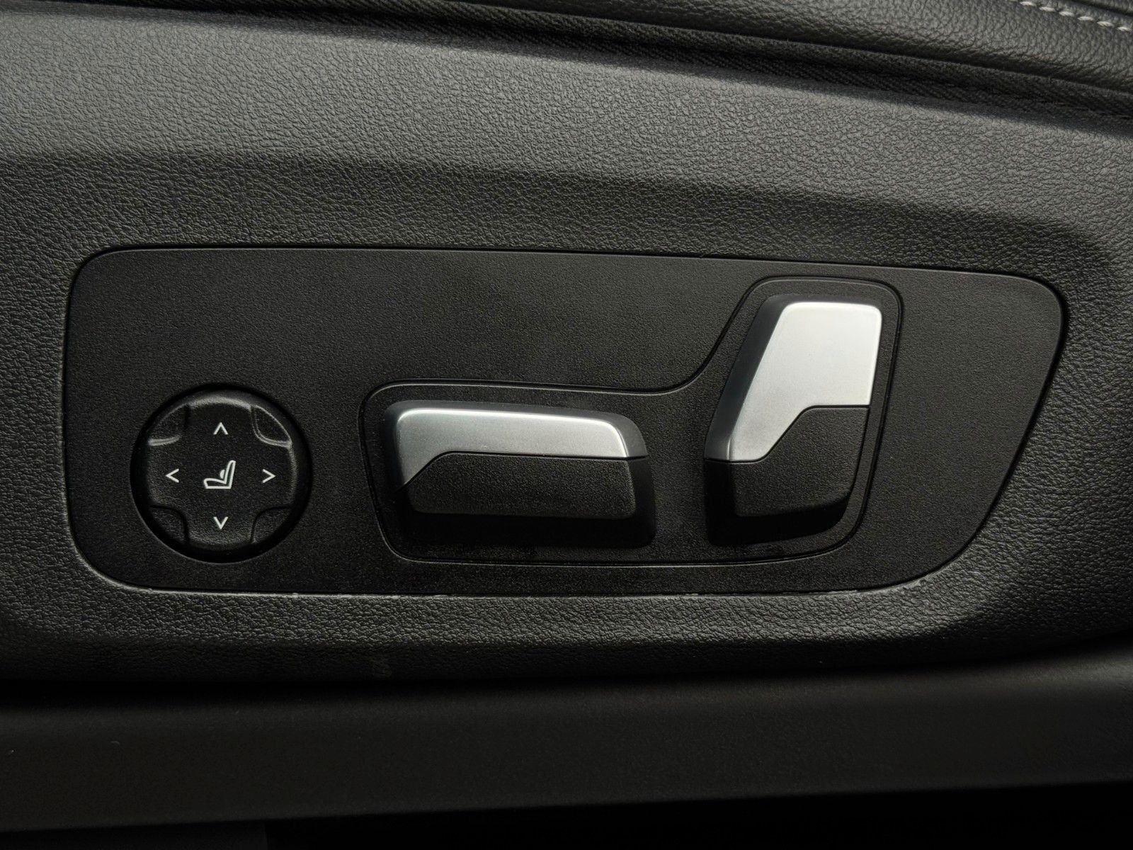 Fahrzeugabbildung BMW X3 xDrive 30d xLine Akustik StHzg. ACC HuD 360°
