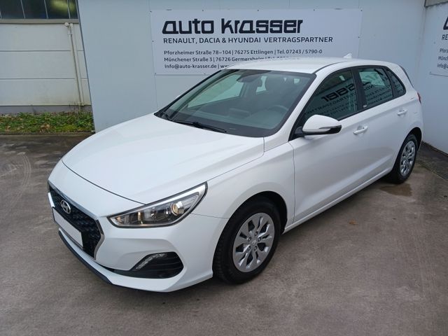 Hyundai i30 Select 1.4 MT mit Anhängerkupplung