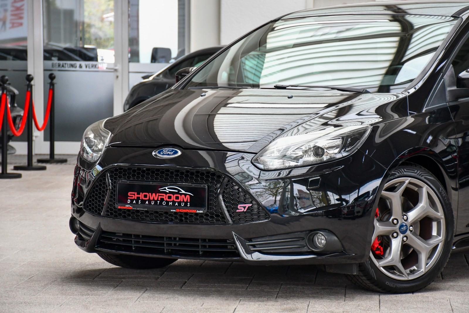 Ford Focus Lim. ST Schalter Recaro Kamera Navi 1.Hand
