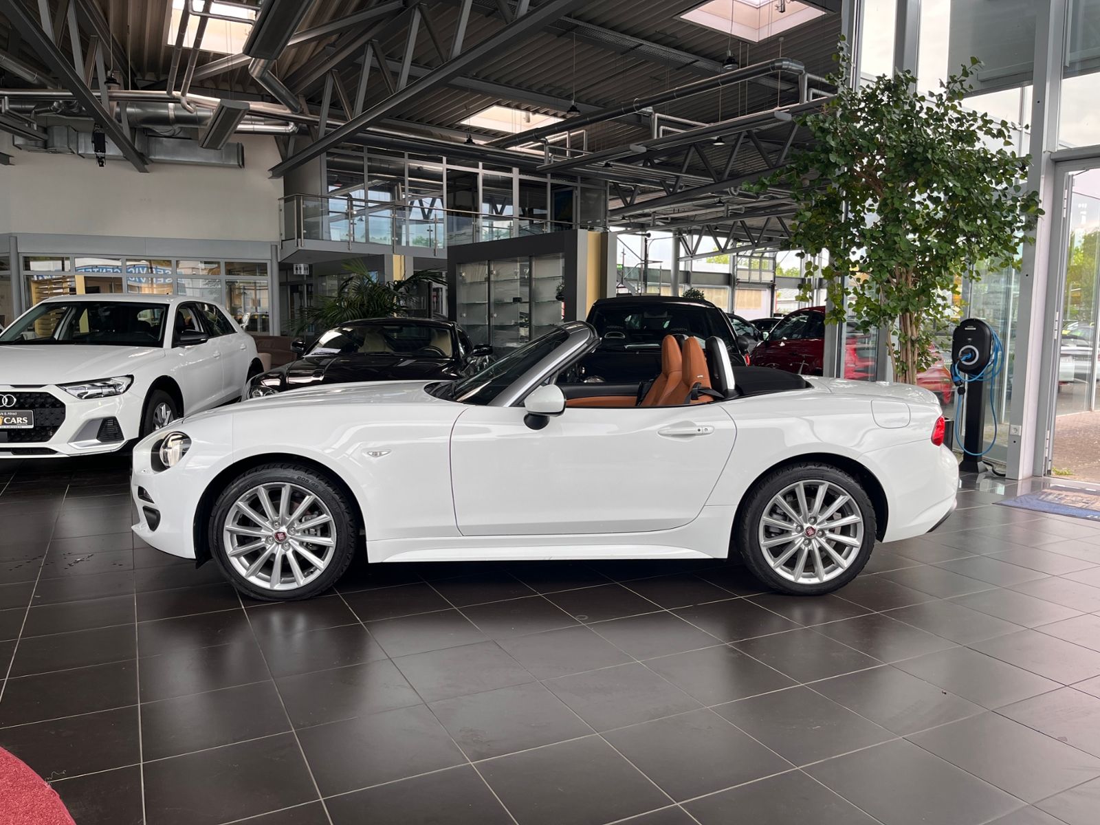 Fahrzeugabbildung Fiat 124 Spider Lusso KLIMA LED NAVI ALU