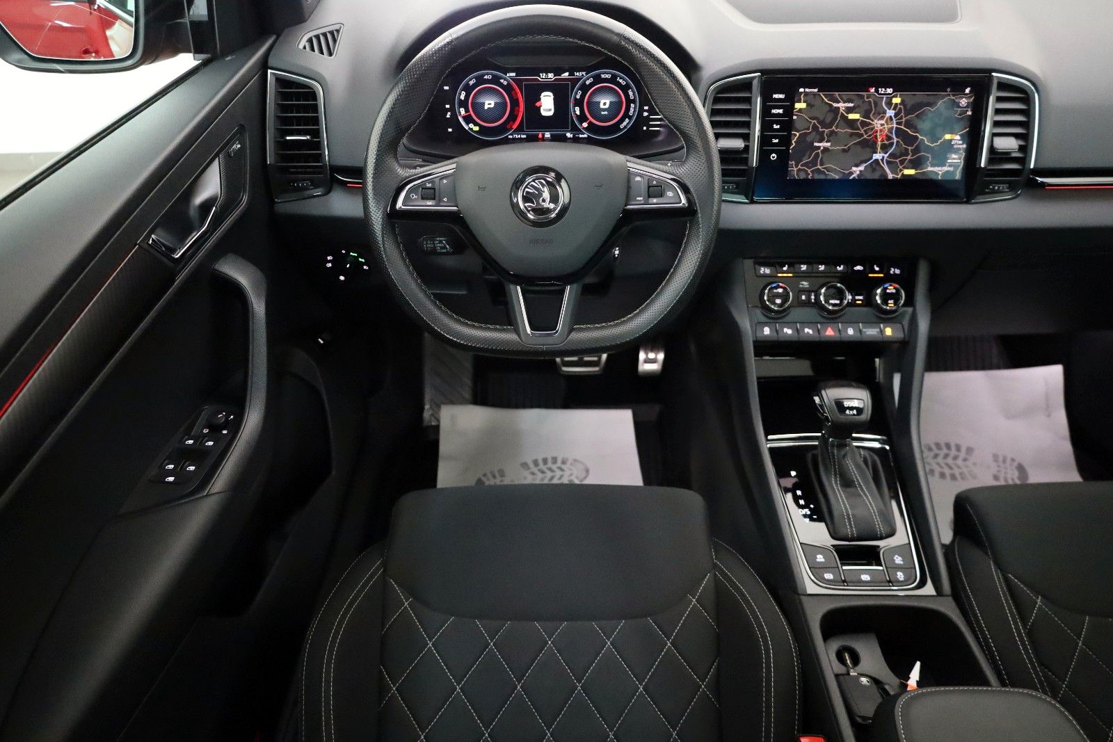 Fahrzeugabbildung SKODA Karoq Sportline 4x4 Navi,LED,Panorama,Apple CarP