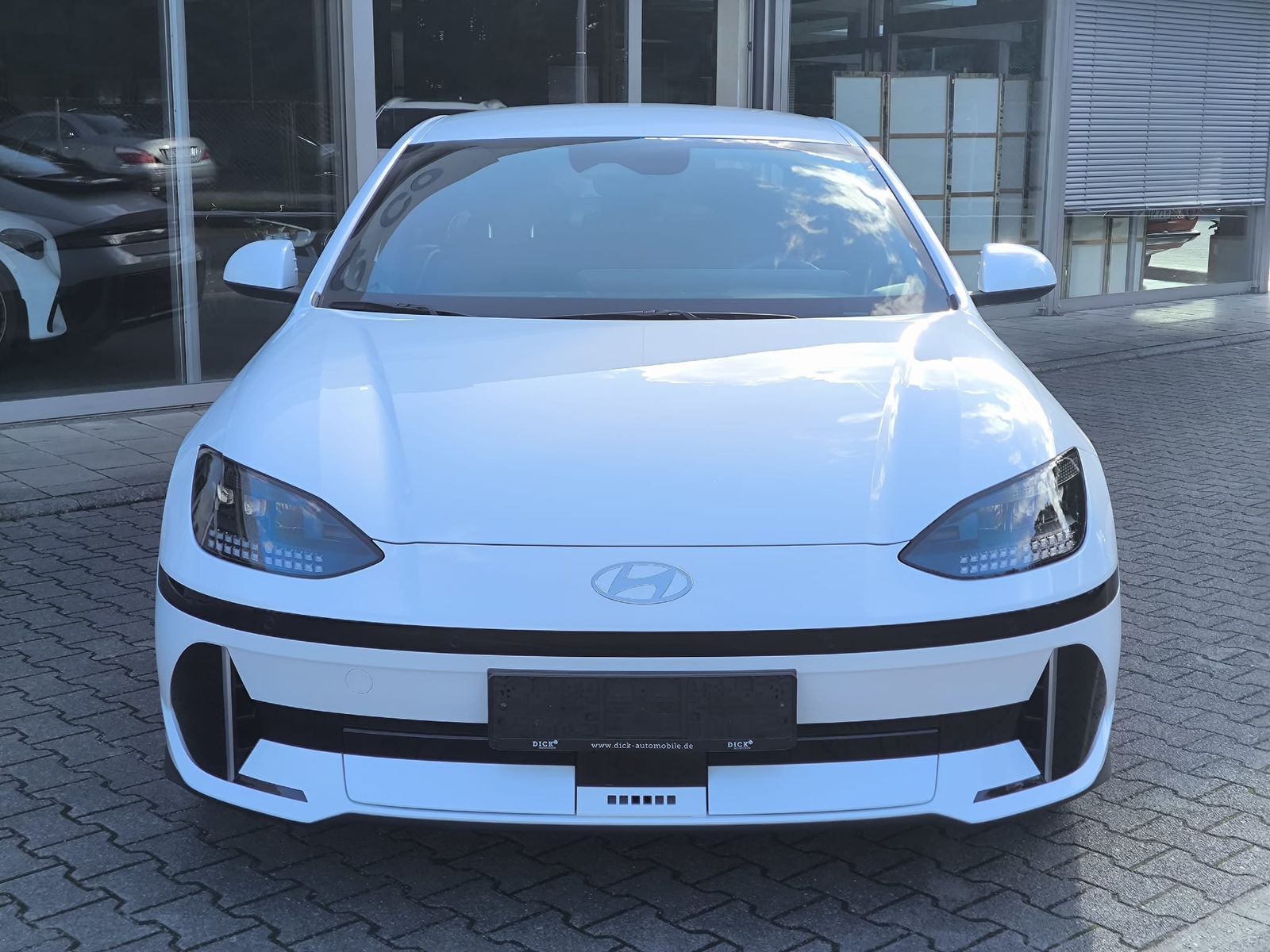 Fahrzeugabbildung Hyundai Ioniq 6 2WD NAVI+LED+SHZ+KAMERA+DAB+PDC+ACC+18"+