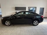 Chevrolet Cruze LS wenig KM  TüV NEU - Chevrolet Cruze: Schwarz