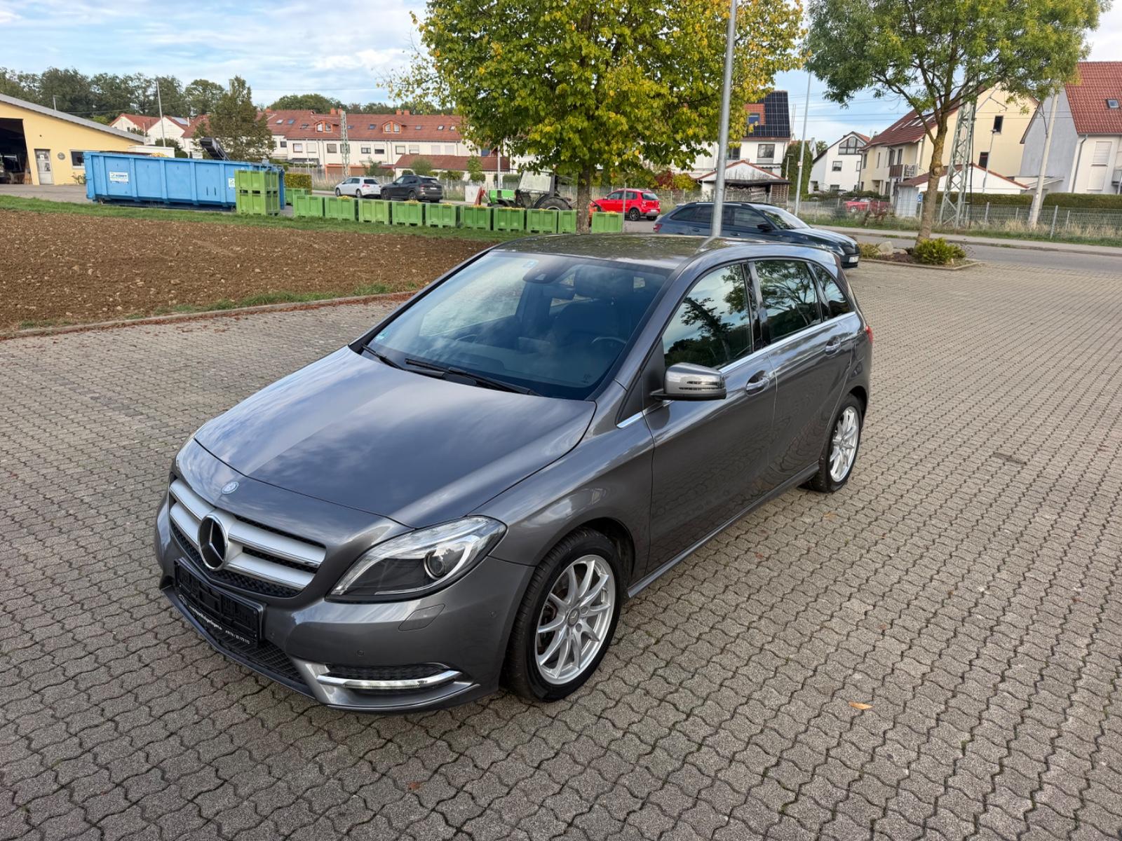 Mercedes-Benz B 180 CDI / d*AUTOM*AHK*NAVI*BI-XEN*NUR 54.000KM