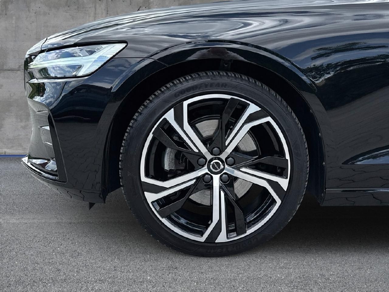 Fahrzeugabbildung Volvo S60 Lim. Plus Dark