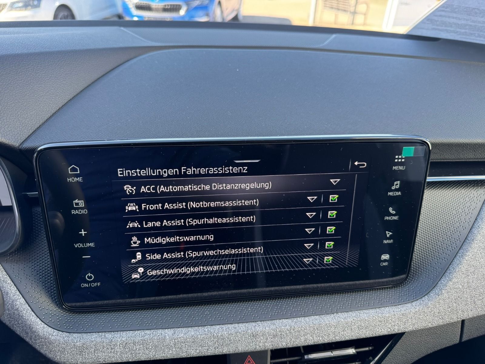Fahrzeugabbildung SKODA Scala Tour DSG*Matrix*RFK*NAVI*SideAss*ACC*